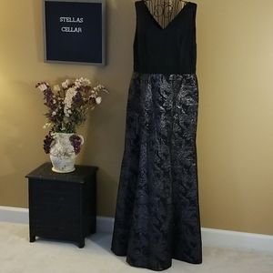 Ignite Evenings Size 14 Sleeveless Black Gown